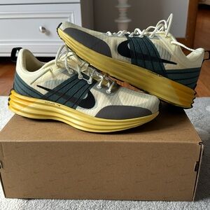 Nike Lunar Roam size 9